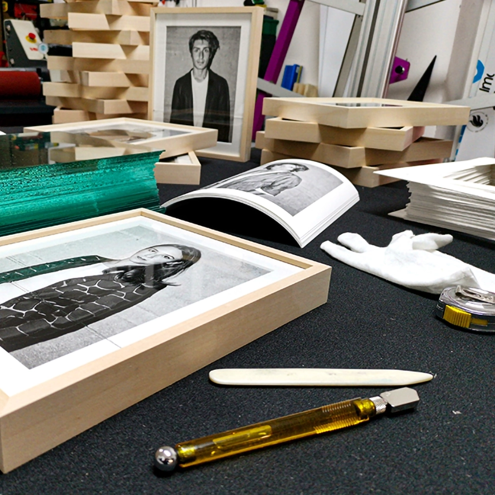 Tavolo di montaggio cornici