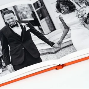 Album-libro con legatura a filo refe